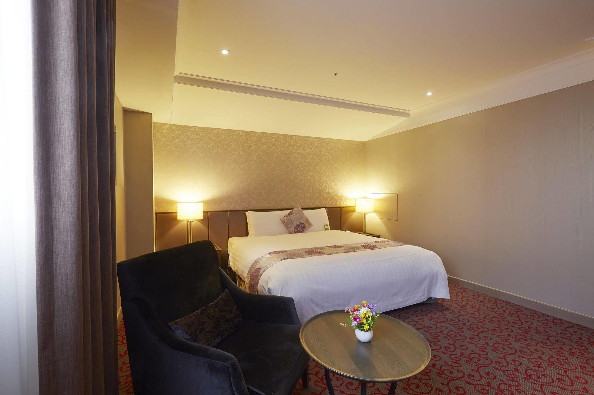 Grand City Hotel Фенгюен Екстериор снимка