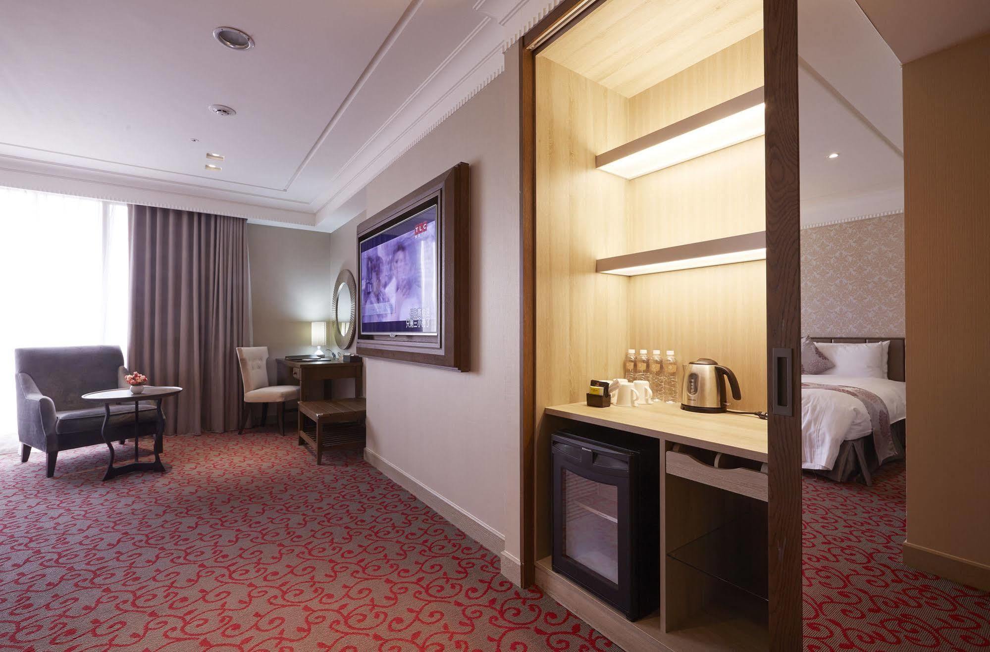 Grand City Hotel Фенгюен Екстериор снимка